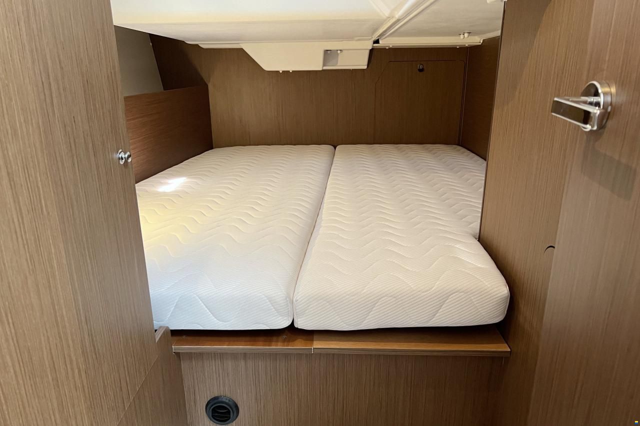 Beneteau Oceanis 38.1