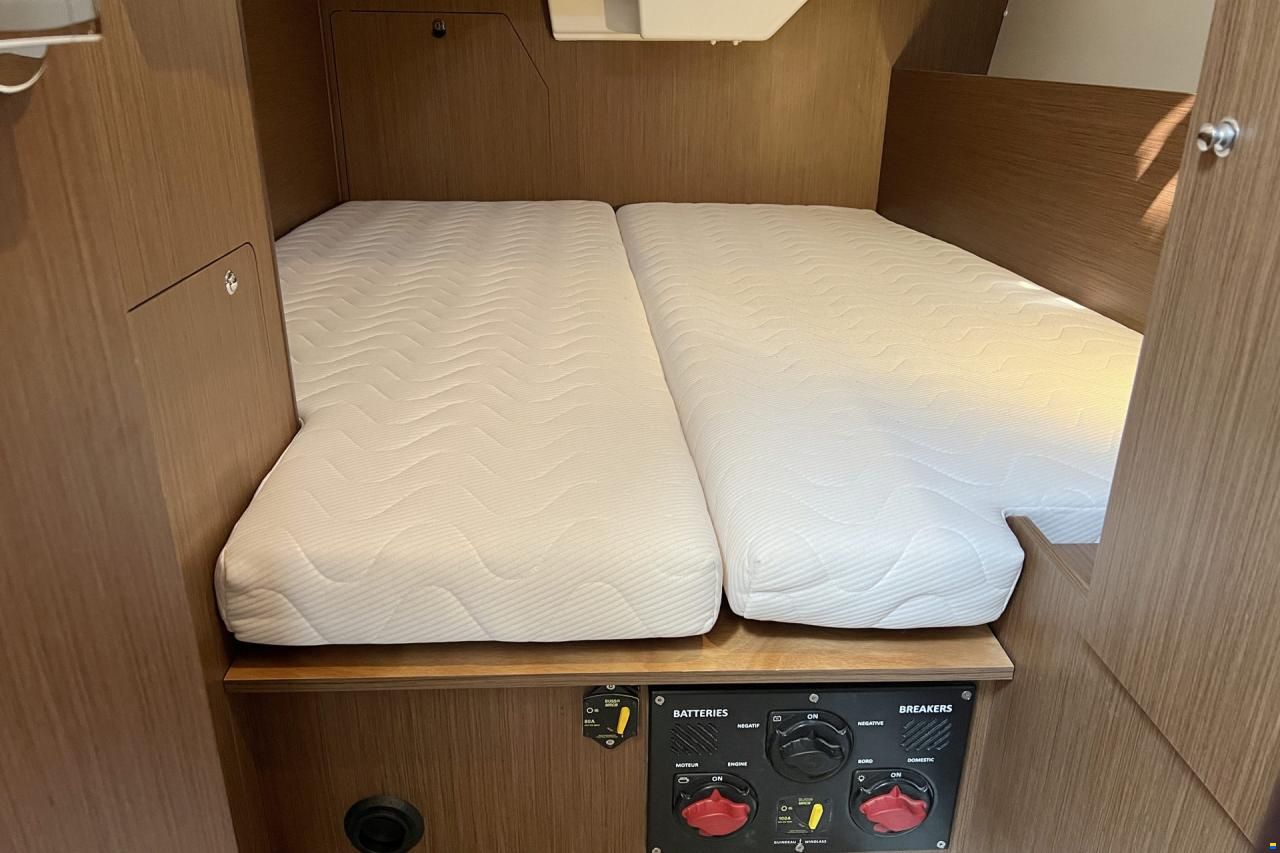 Beneteau Oceanis 38.1
