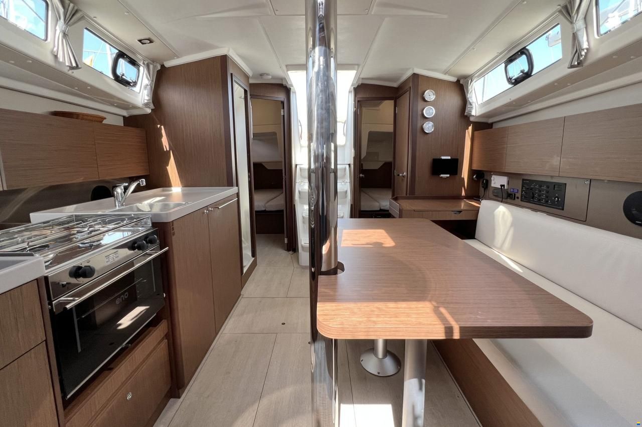 Beneteau Oceanis 38.1