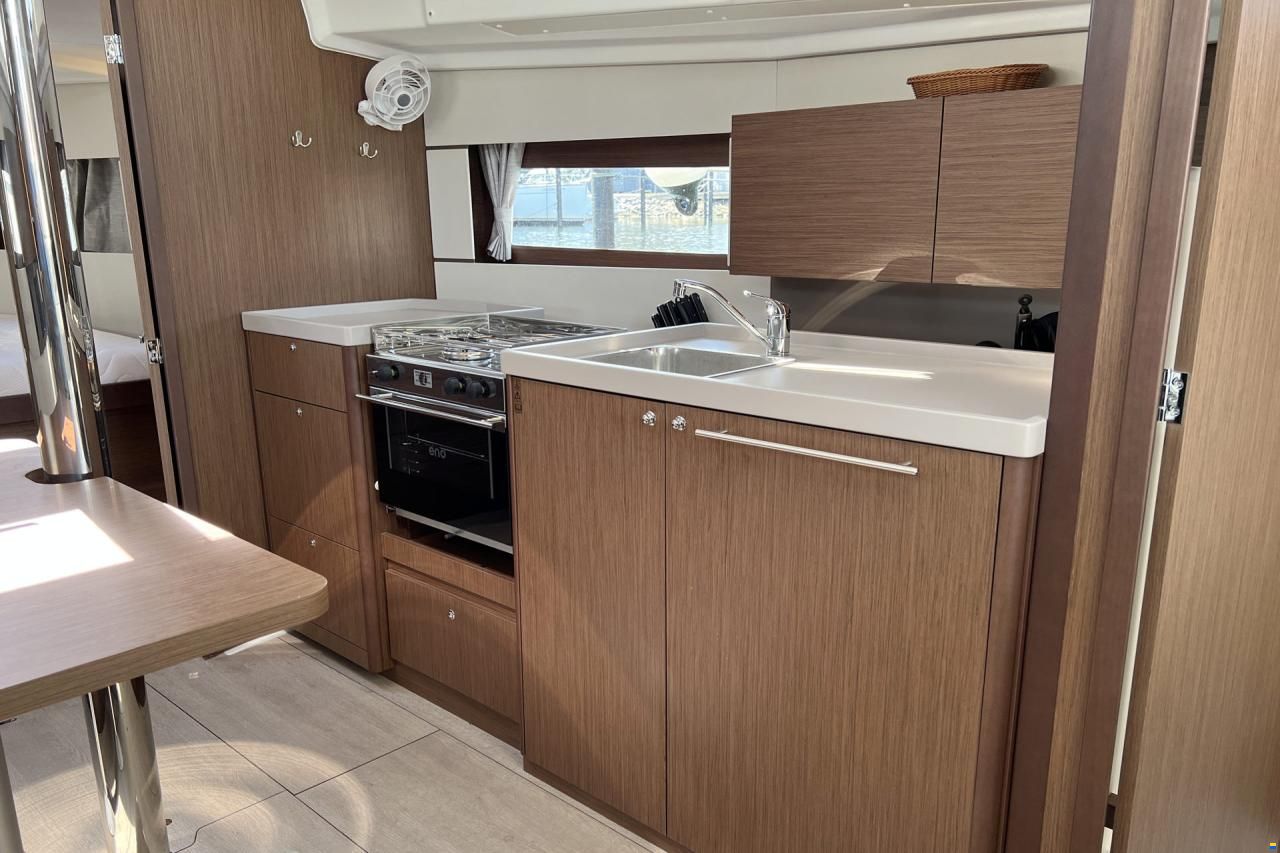 Beneteau Oceanis 38.1
