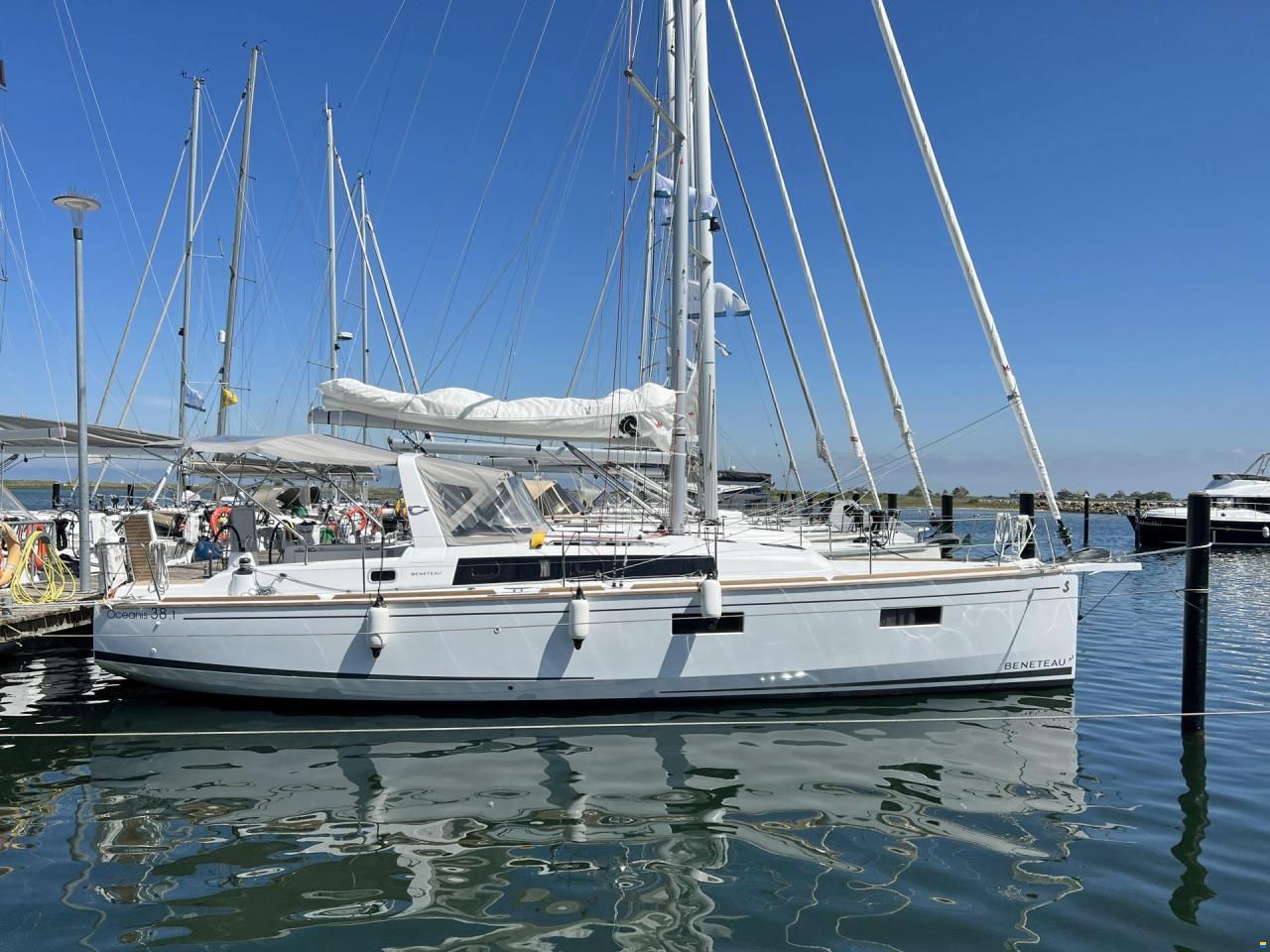 Beneteau Oceanis 38.1