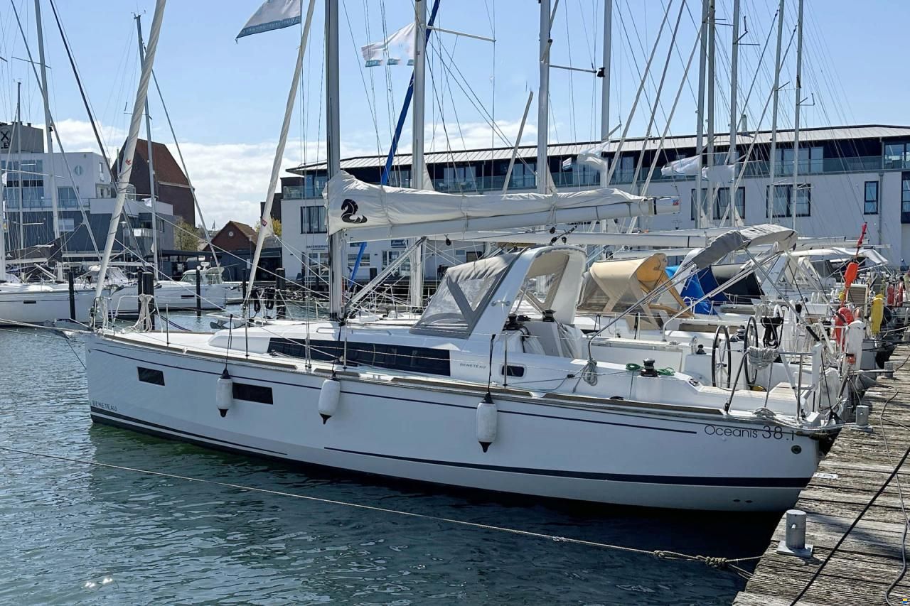 Beneteau Oceanis 38.1