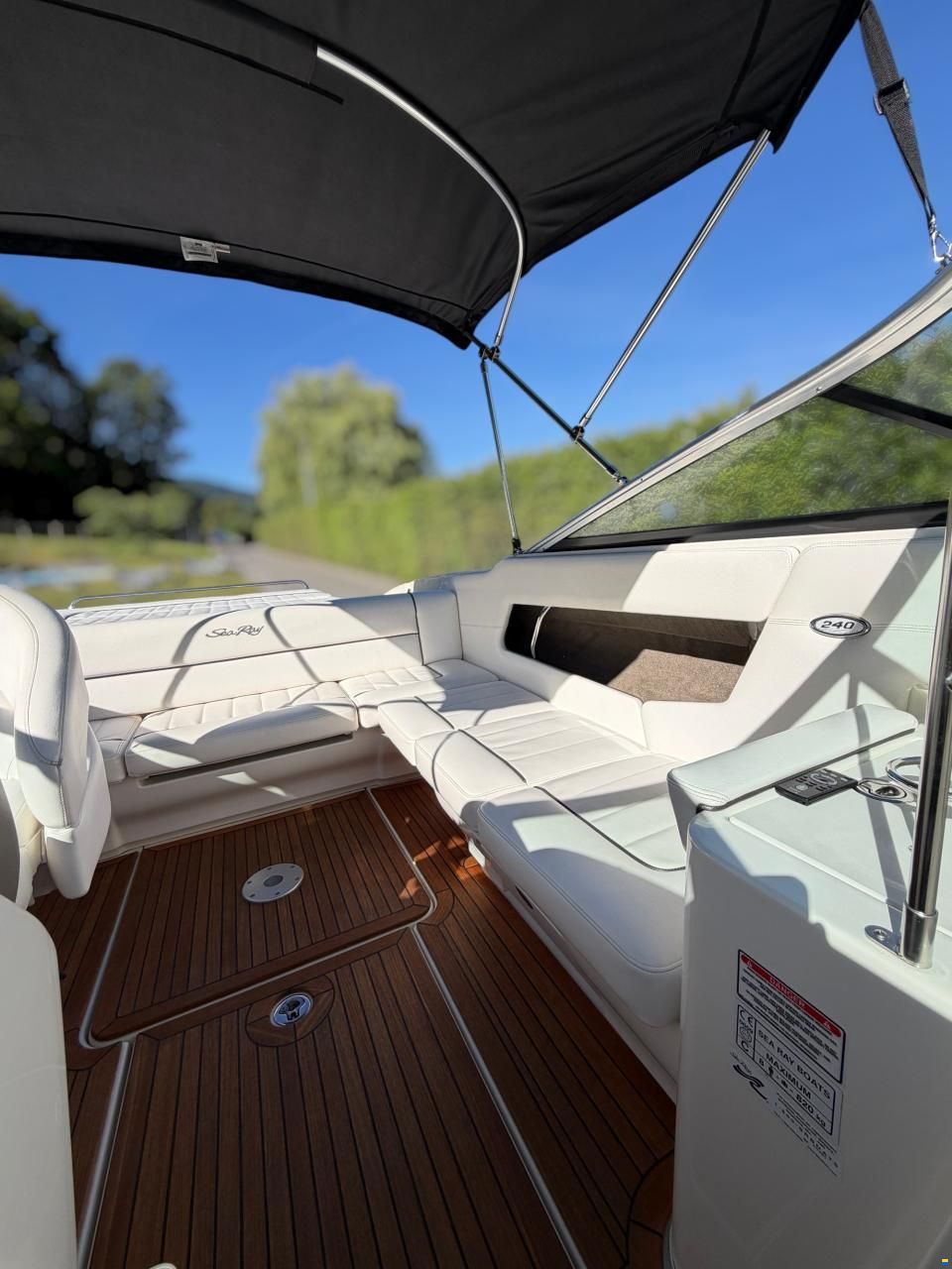 Sea Ray 240 SSE