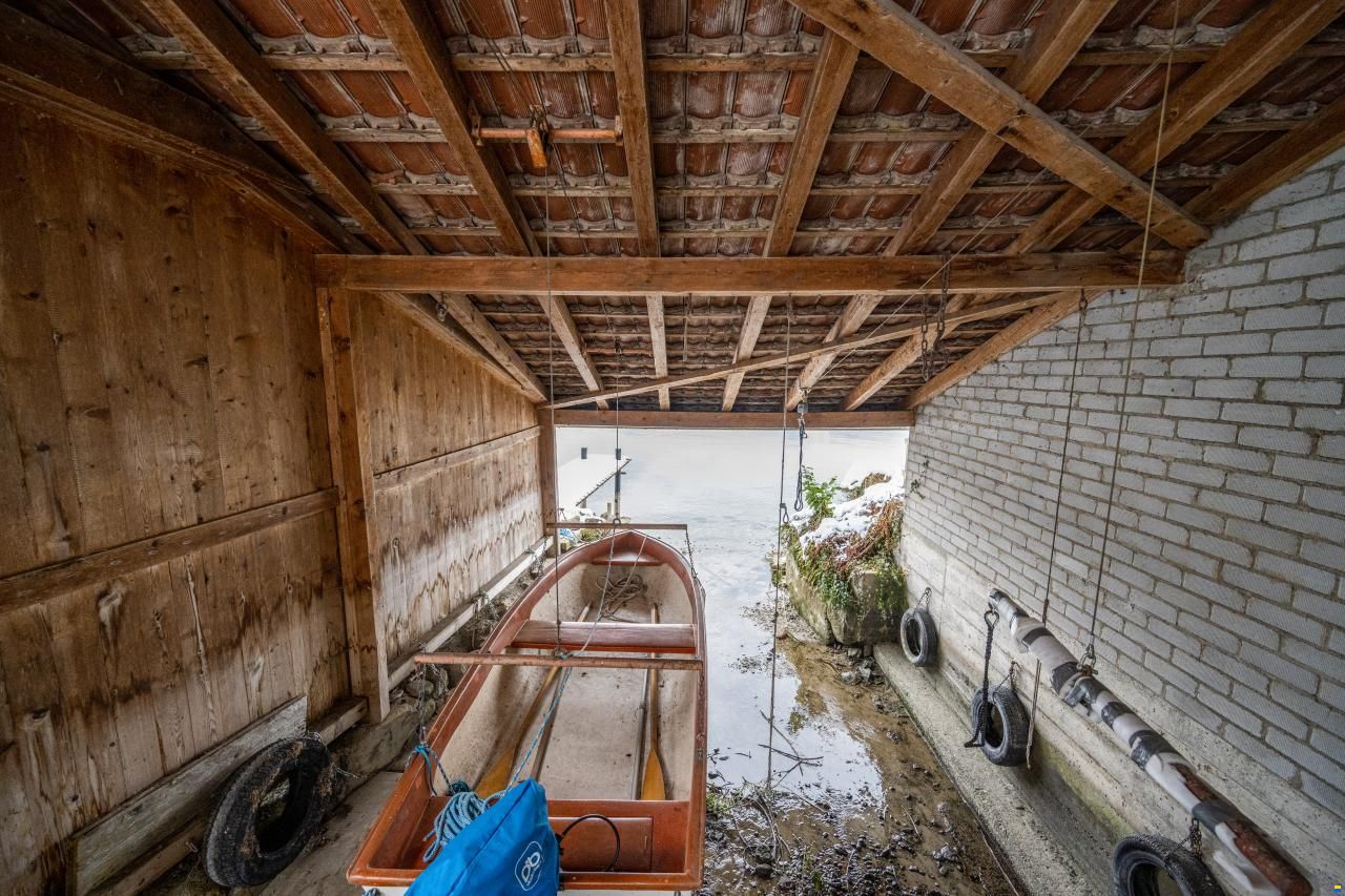 Ruderboot mit Aufzug