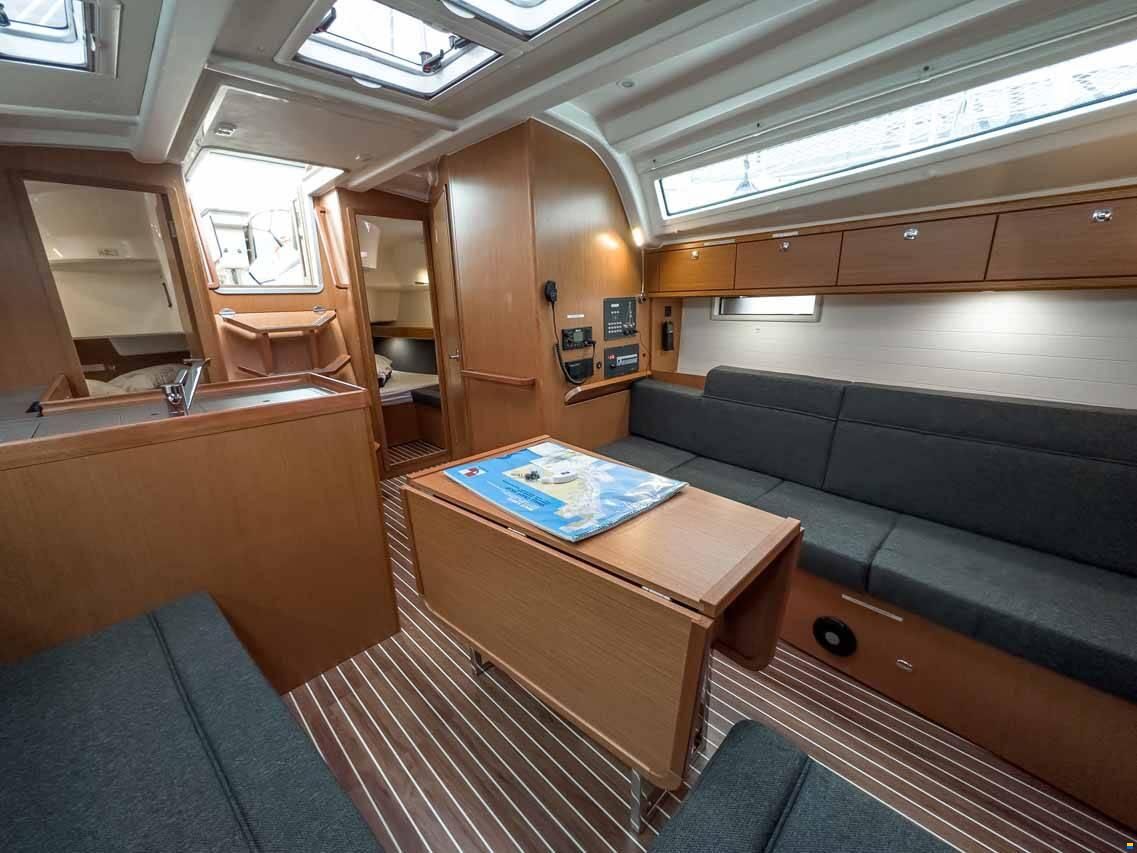 Bavaria Cruiser 37