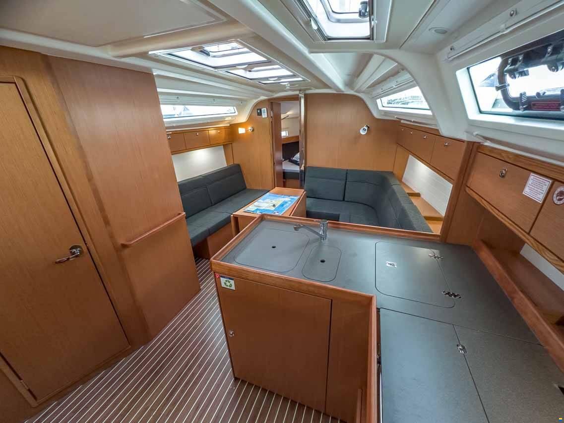 Bavaria Cruiser 37
