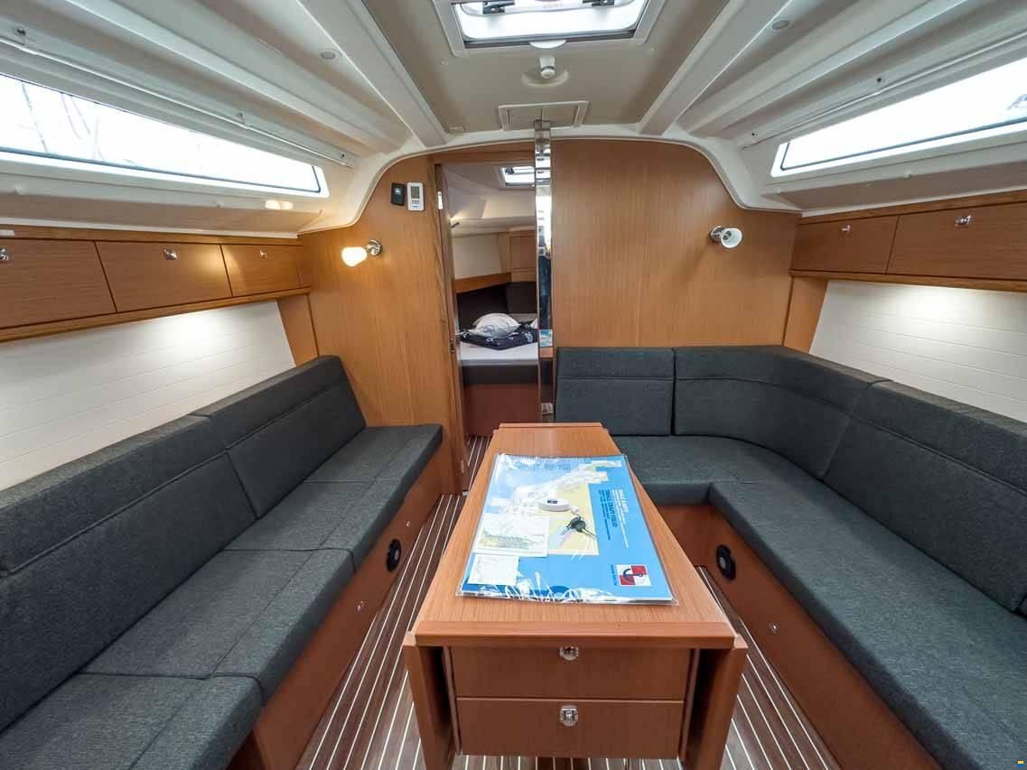 Bavaria Cruiser 37