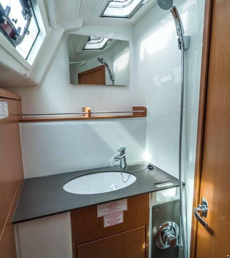 Bavaria Cruiser 37