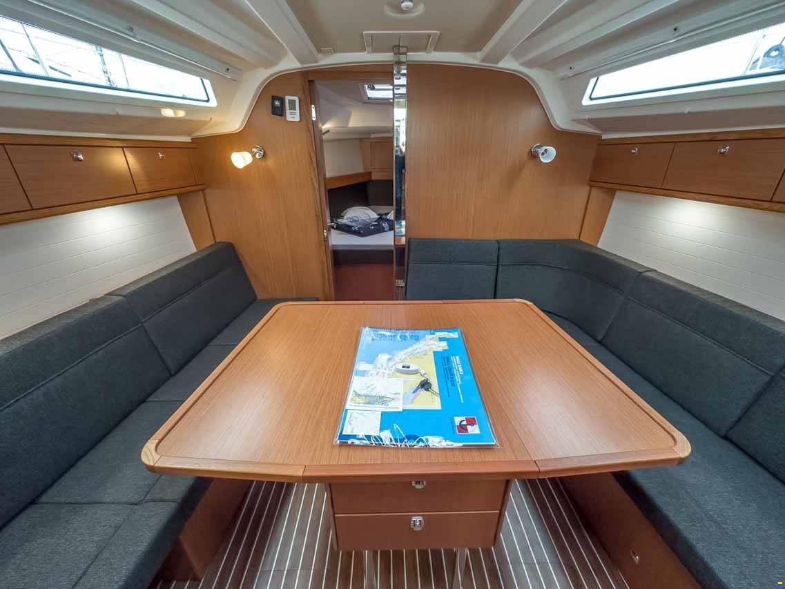 Bavaria Cruiser 37