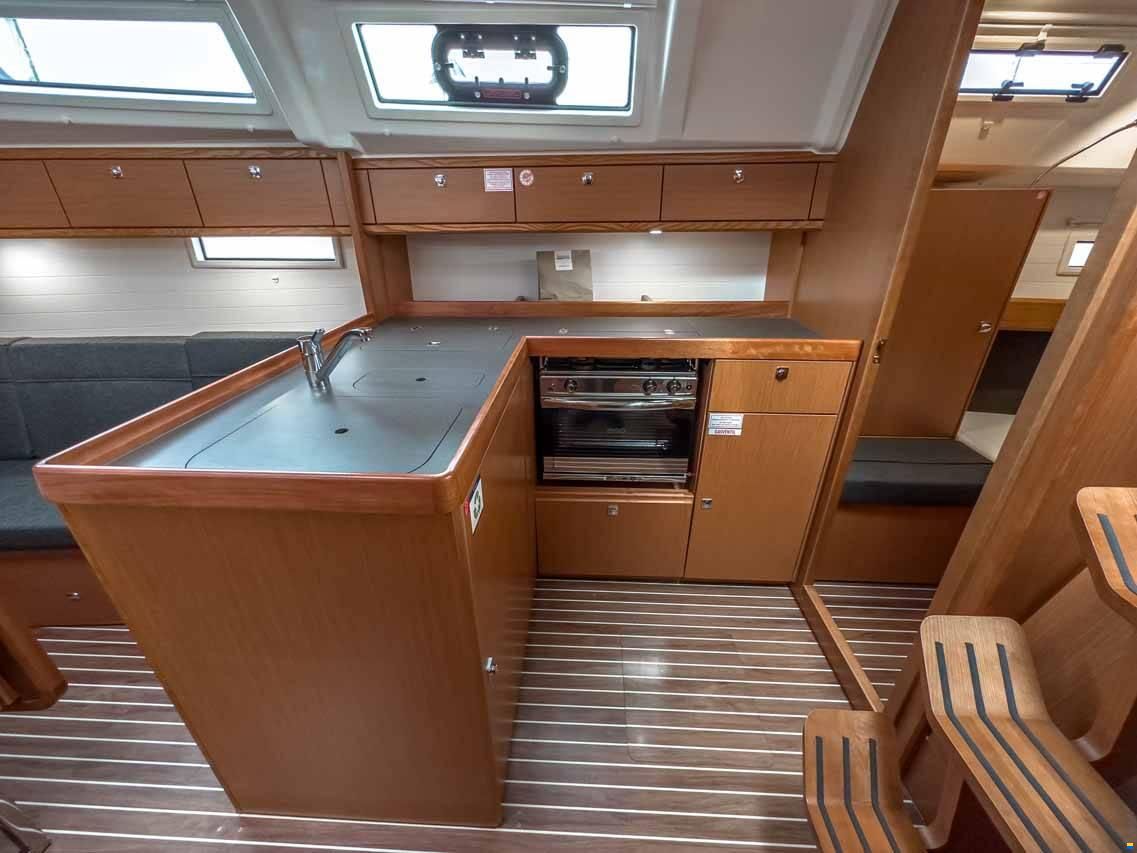 Bavaria Cruiser 37
