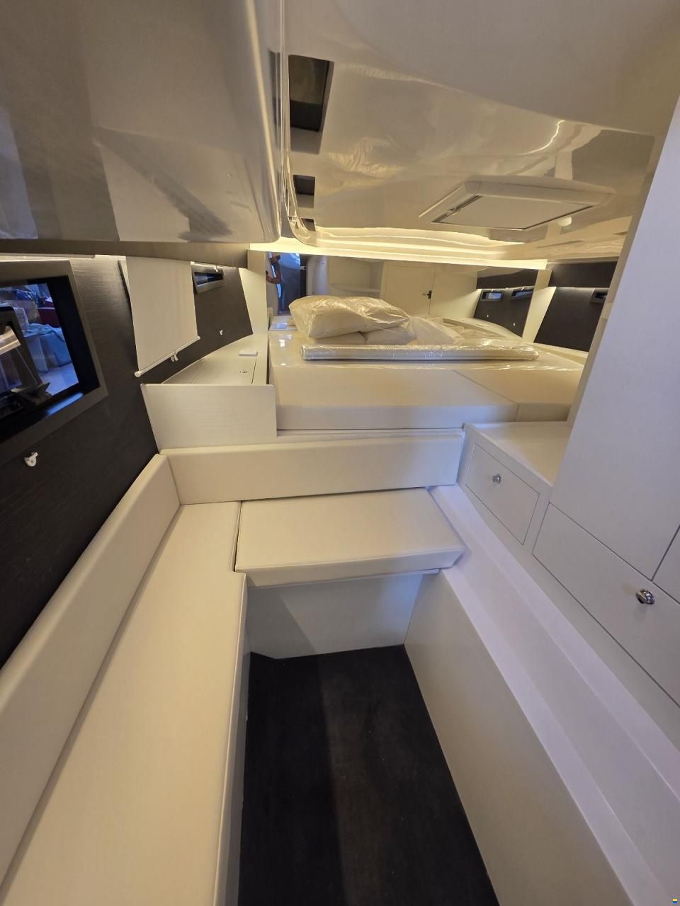 Aurea 30 Cabin
