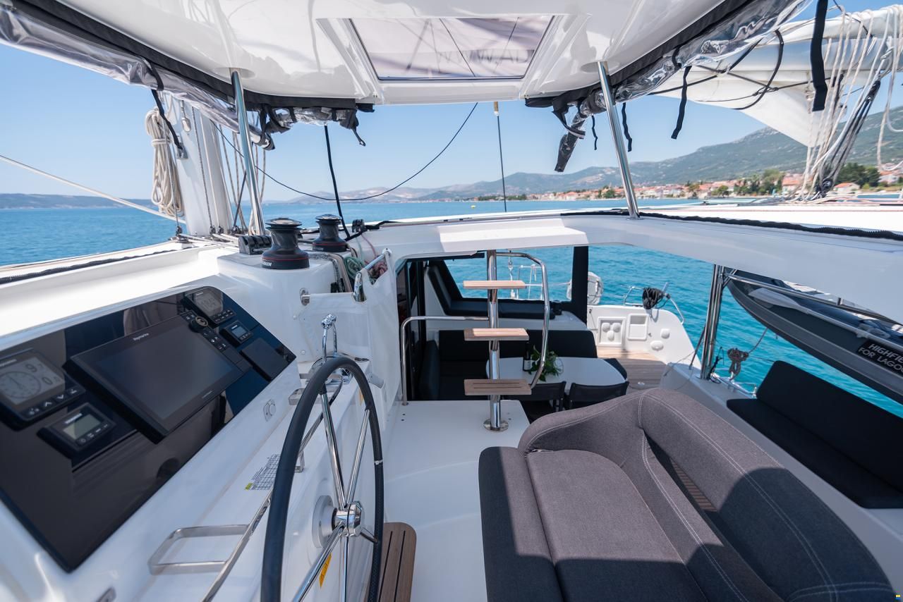 Lagoon 42 Owner Version FULL OPTION