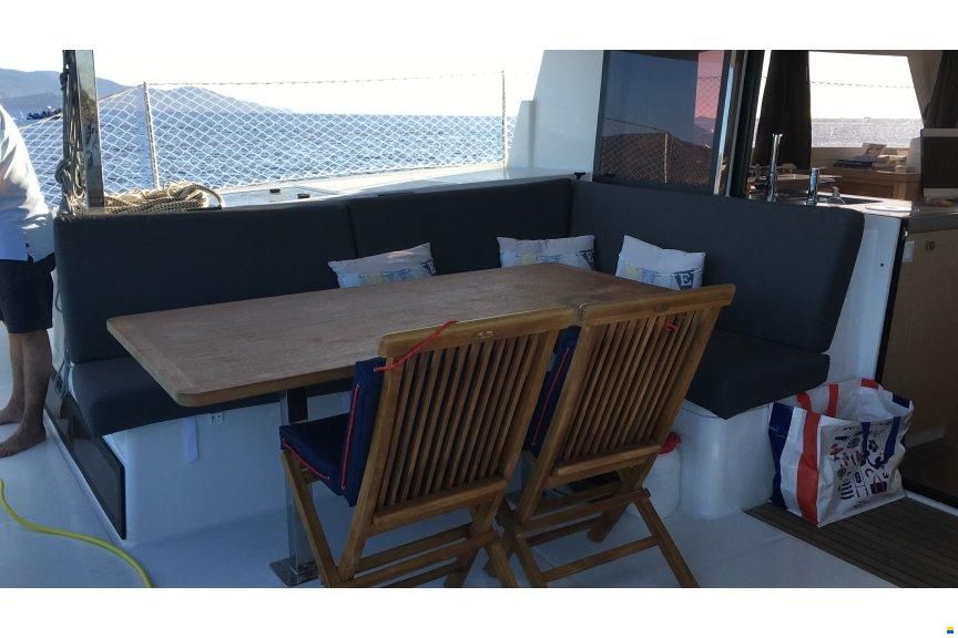 Fountaine Pajot Lucia 40