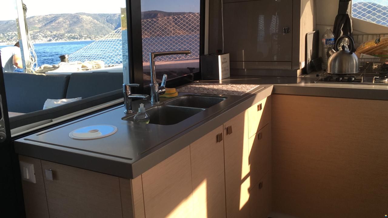 Fountaine Pajot Lucia 40