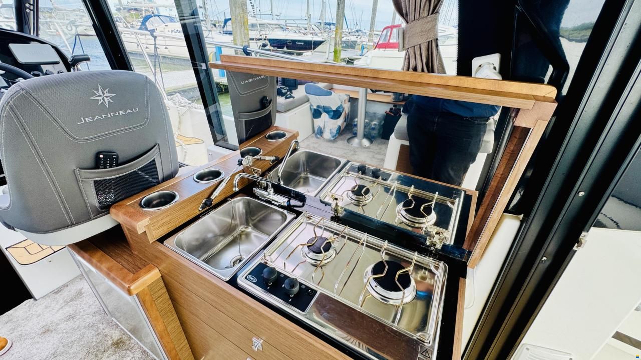 Jeanneau MERRY FISHER 895