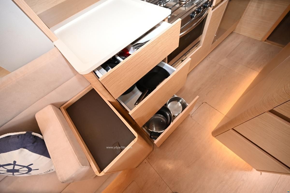 Hanse 548