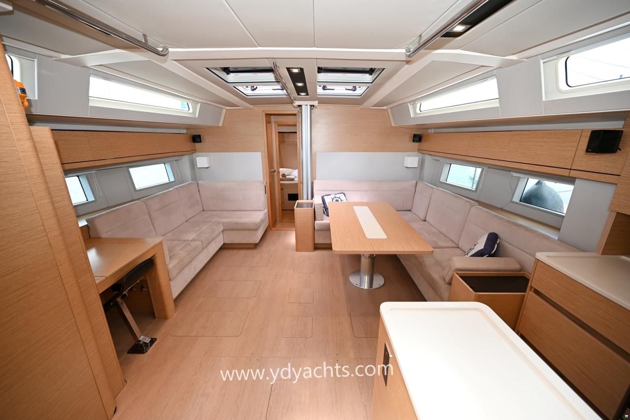 Hanse 548