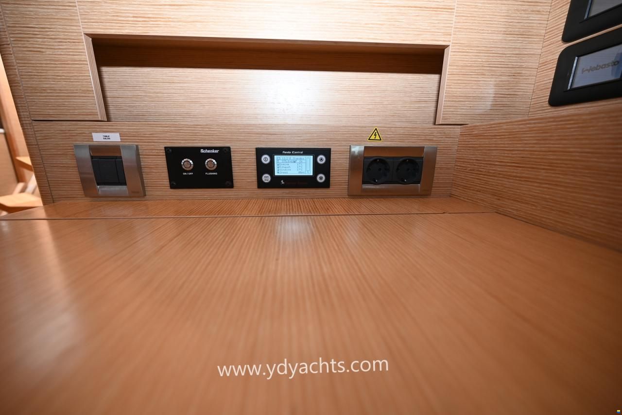 Hanse 548
