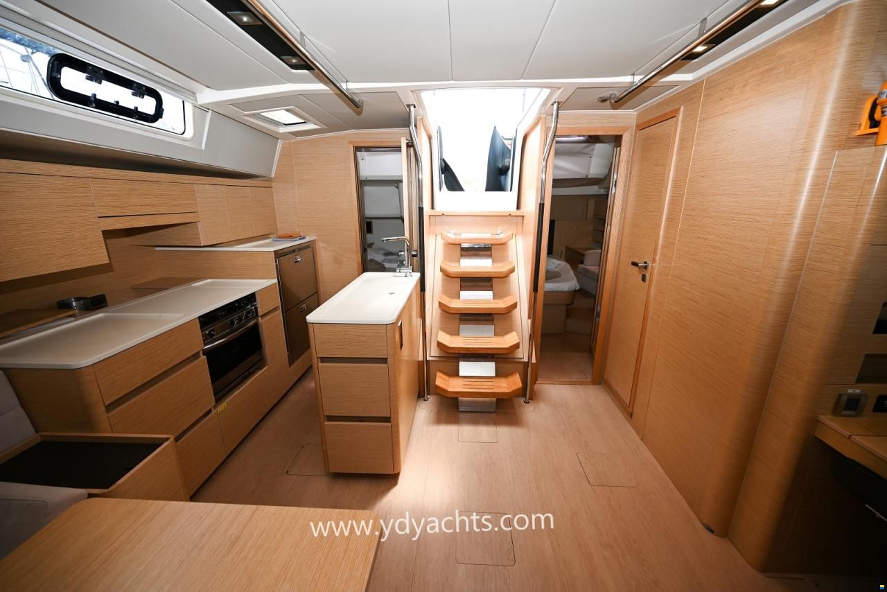 Hanse 548