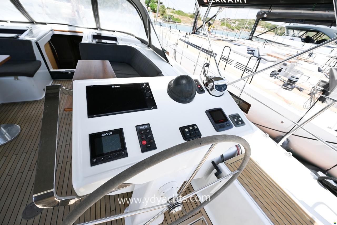 Hanse 548
