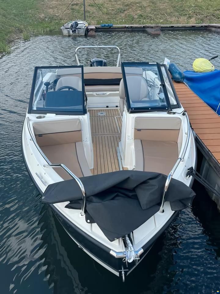 Quicksilver Bowrider 555