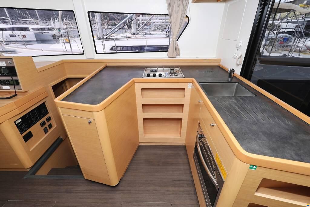 Lagoon 42