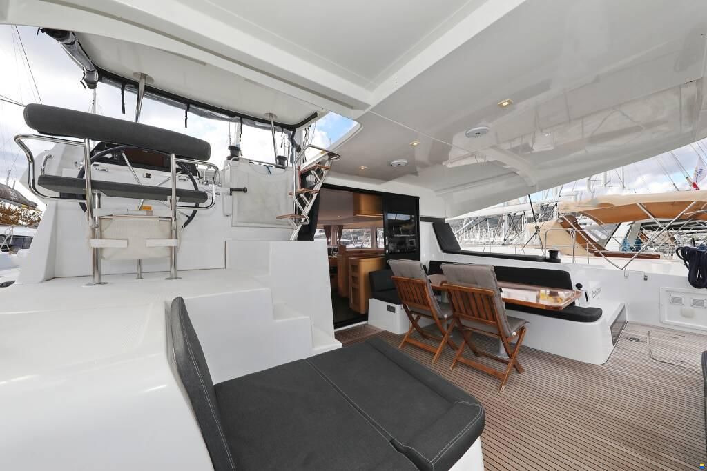 Lagoon 42