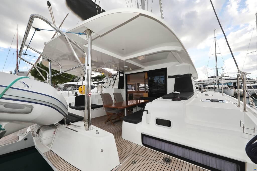 Lagoon 42
