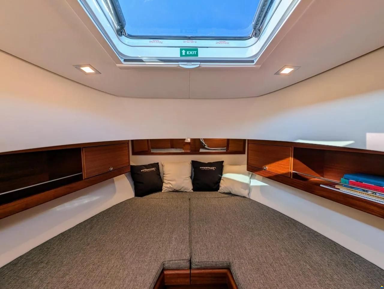 Paragon Yachts 31 Flybridge