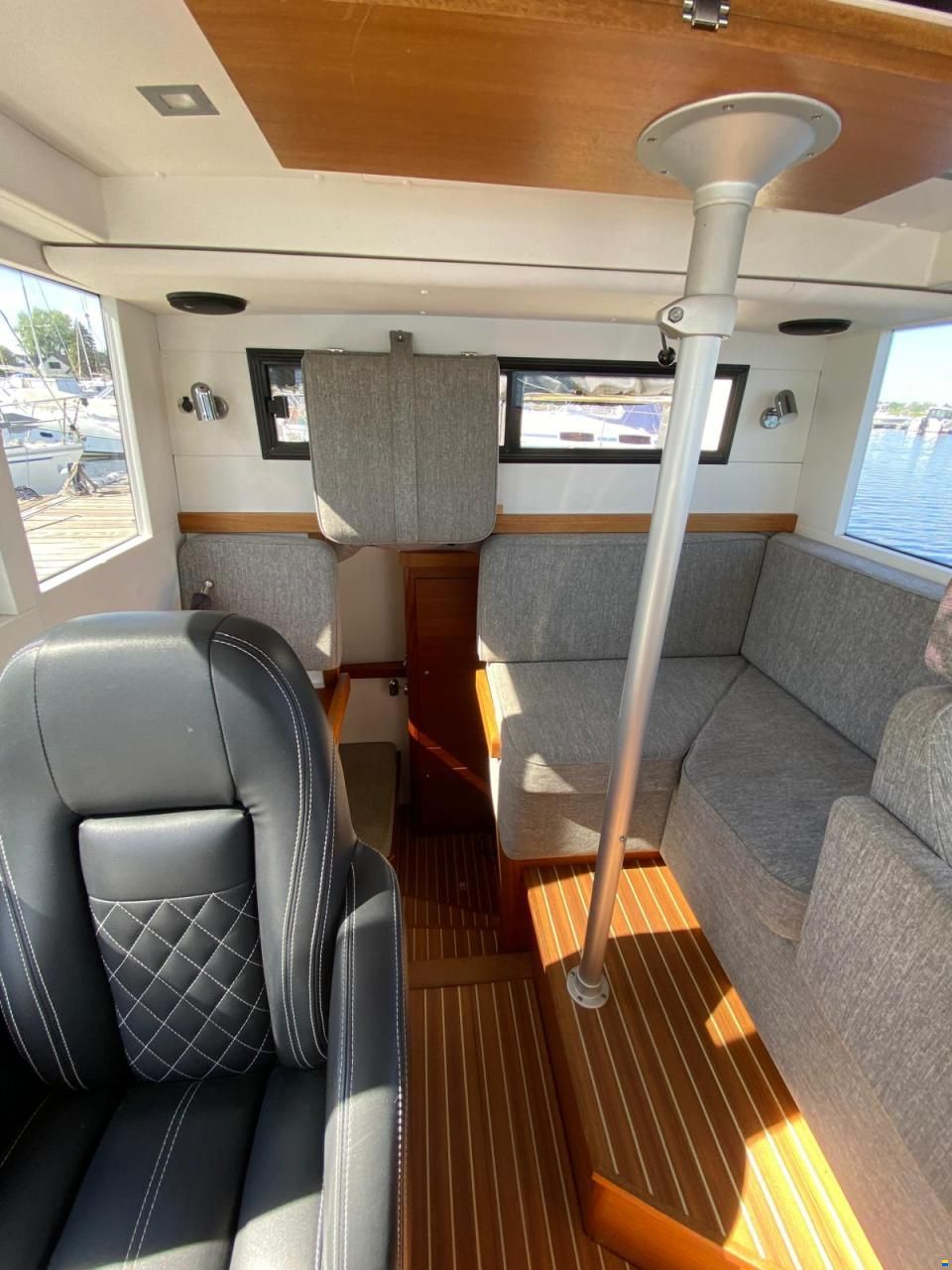 Paragon Yachts 31 Flybridge