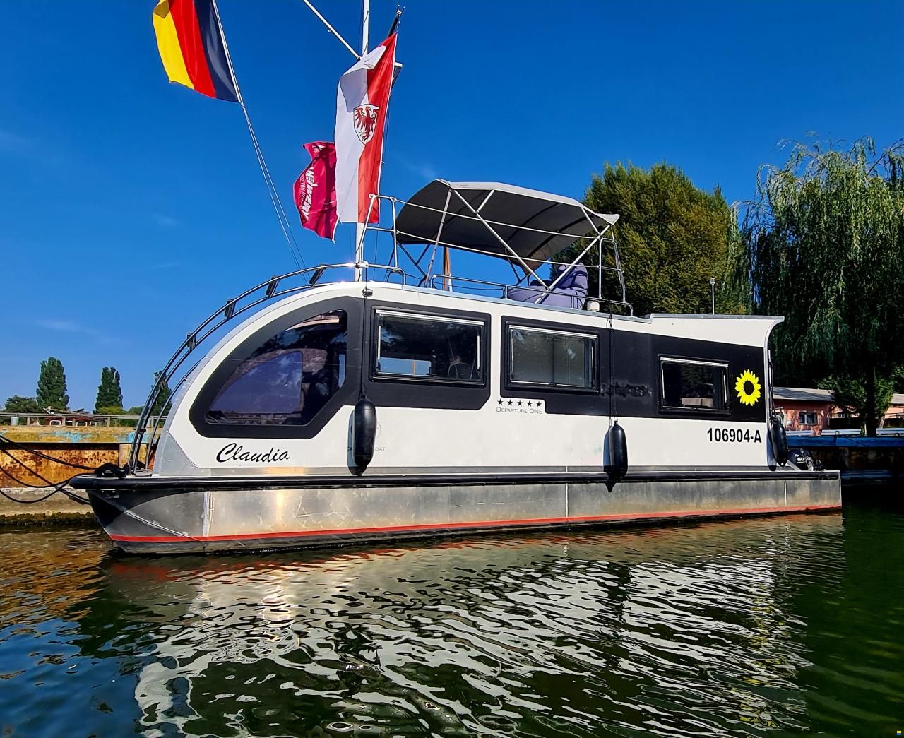 CaravanBoat