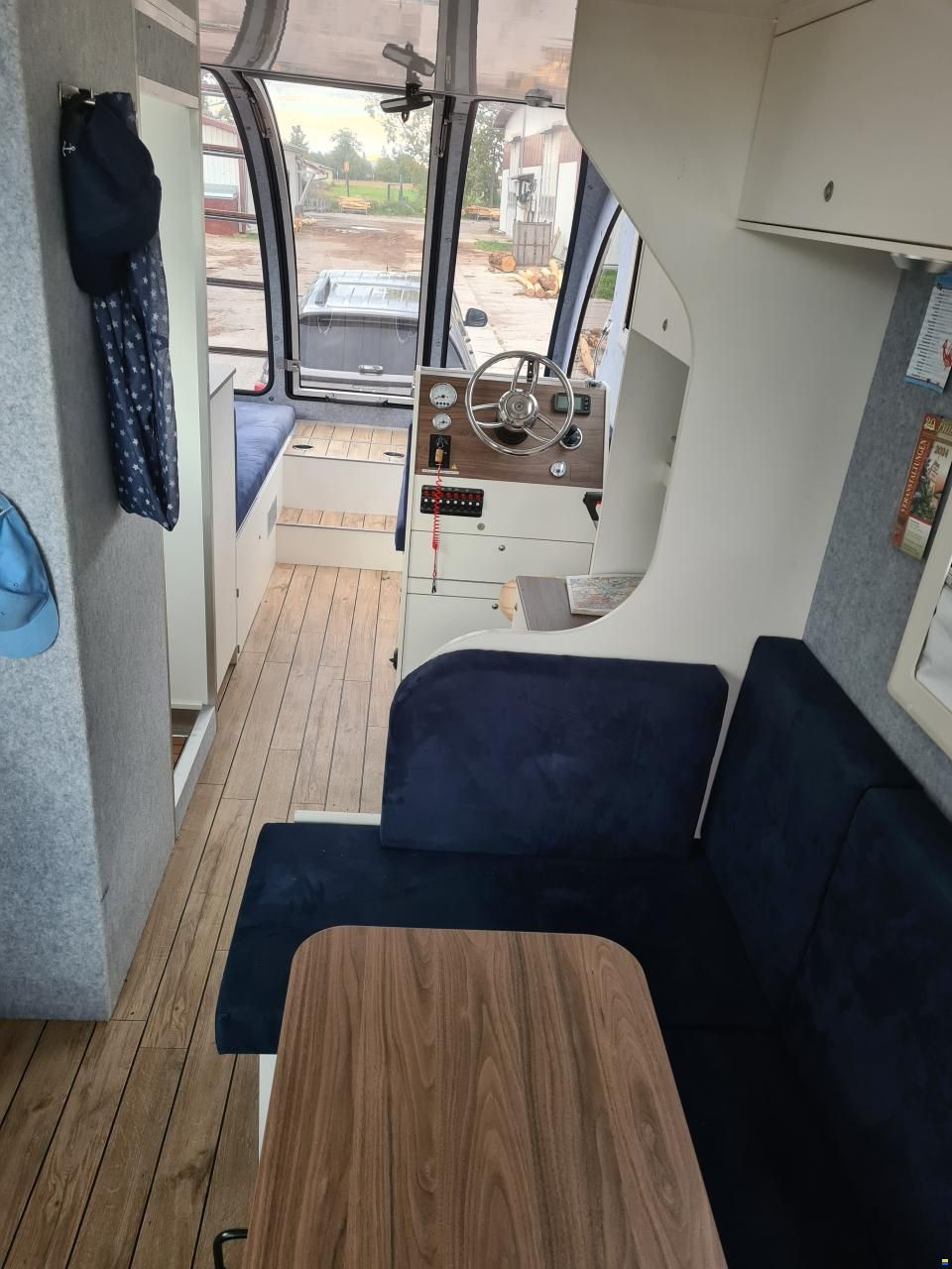 CaravanBoat
