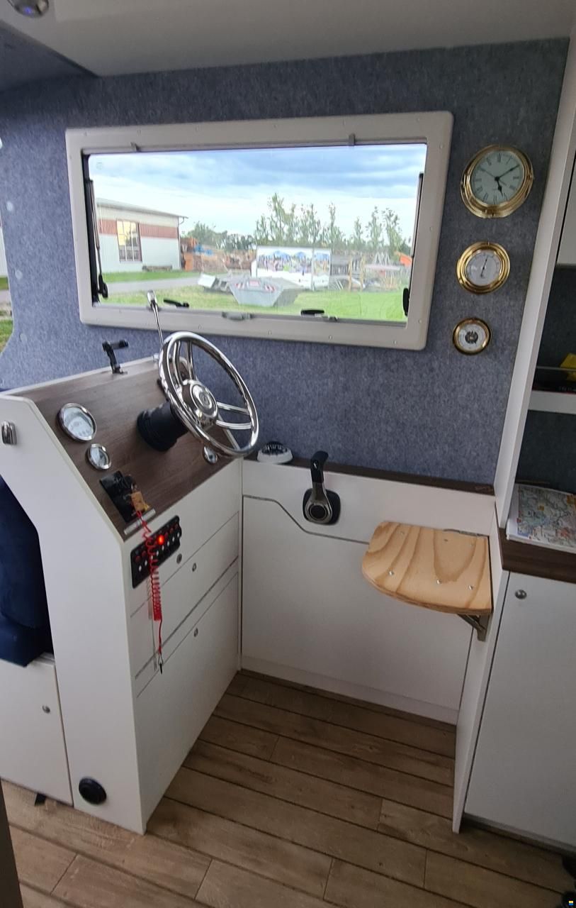 CaravanBoat