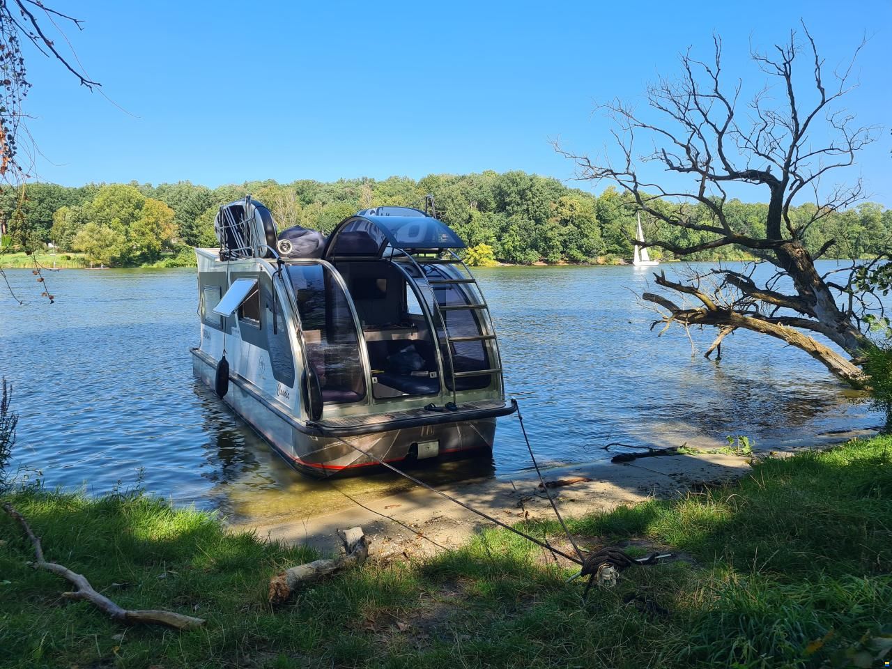 CaravanBoat