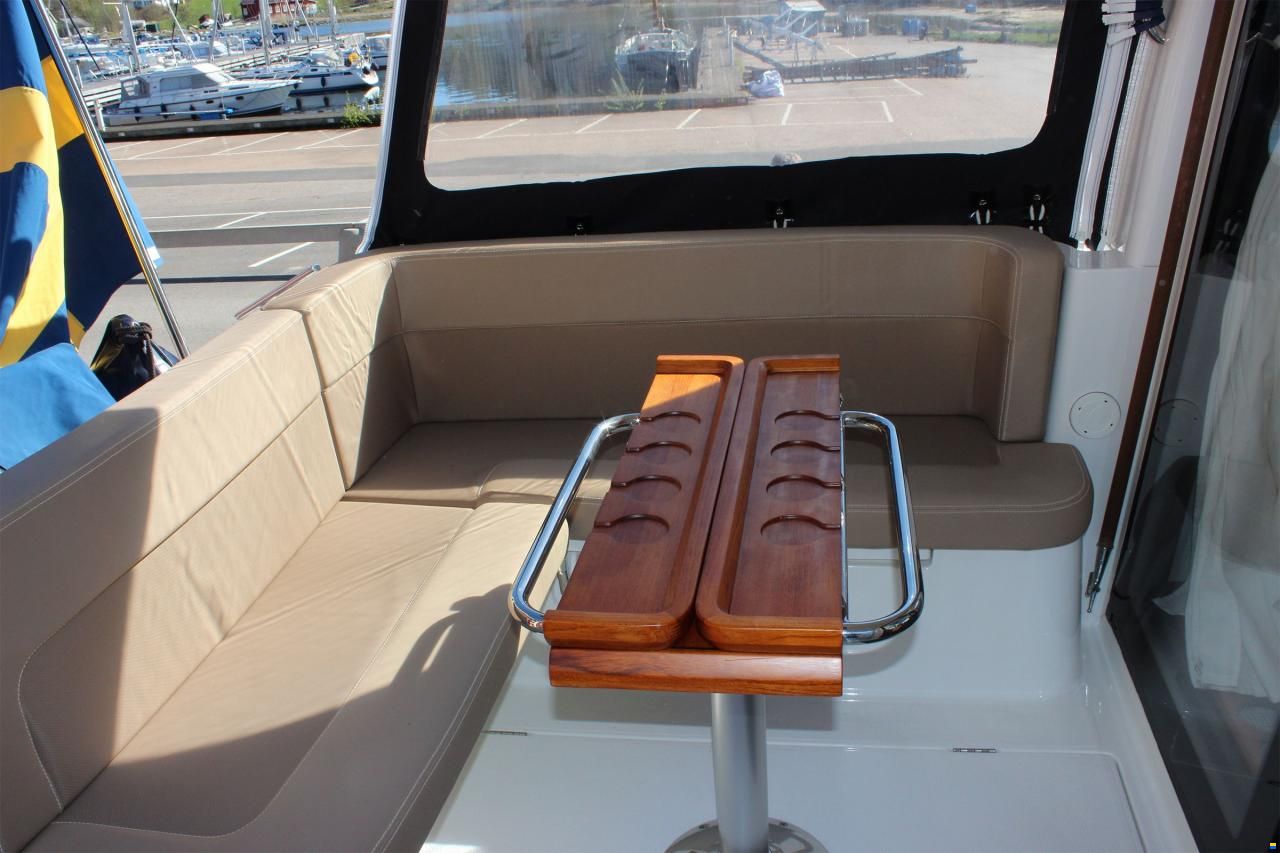 Nimbus 305 Coupe