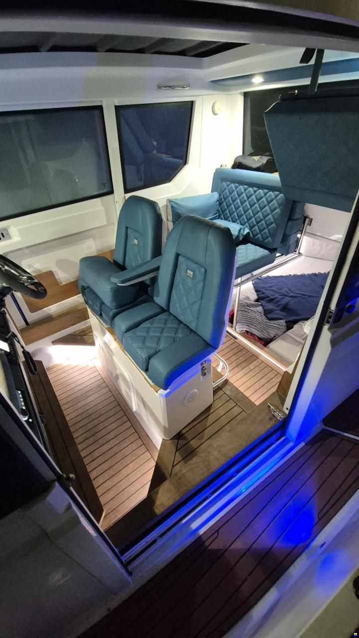 Axopar 28 Brabus Aft Cabin