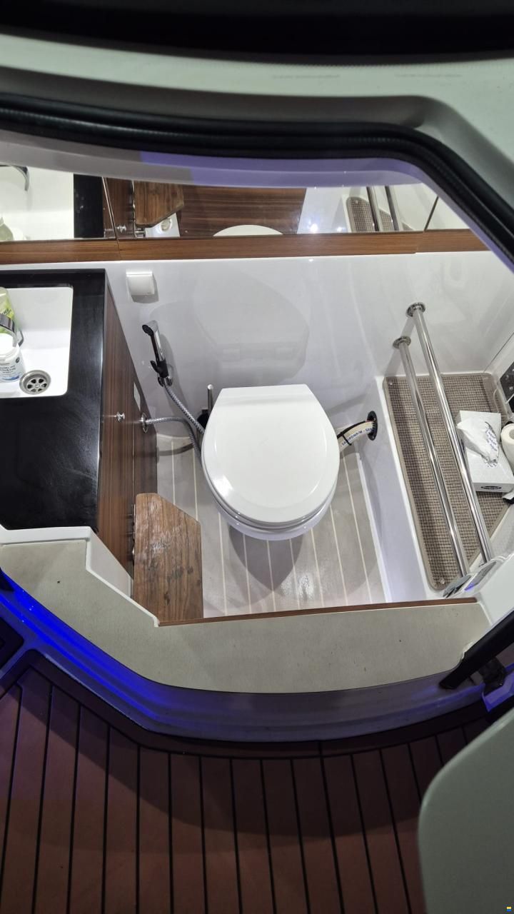Axopar 28 Brabus Aft Cabin
