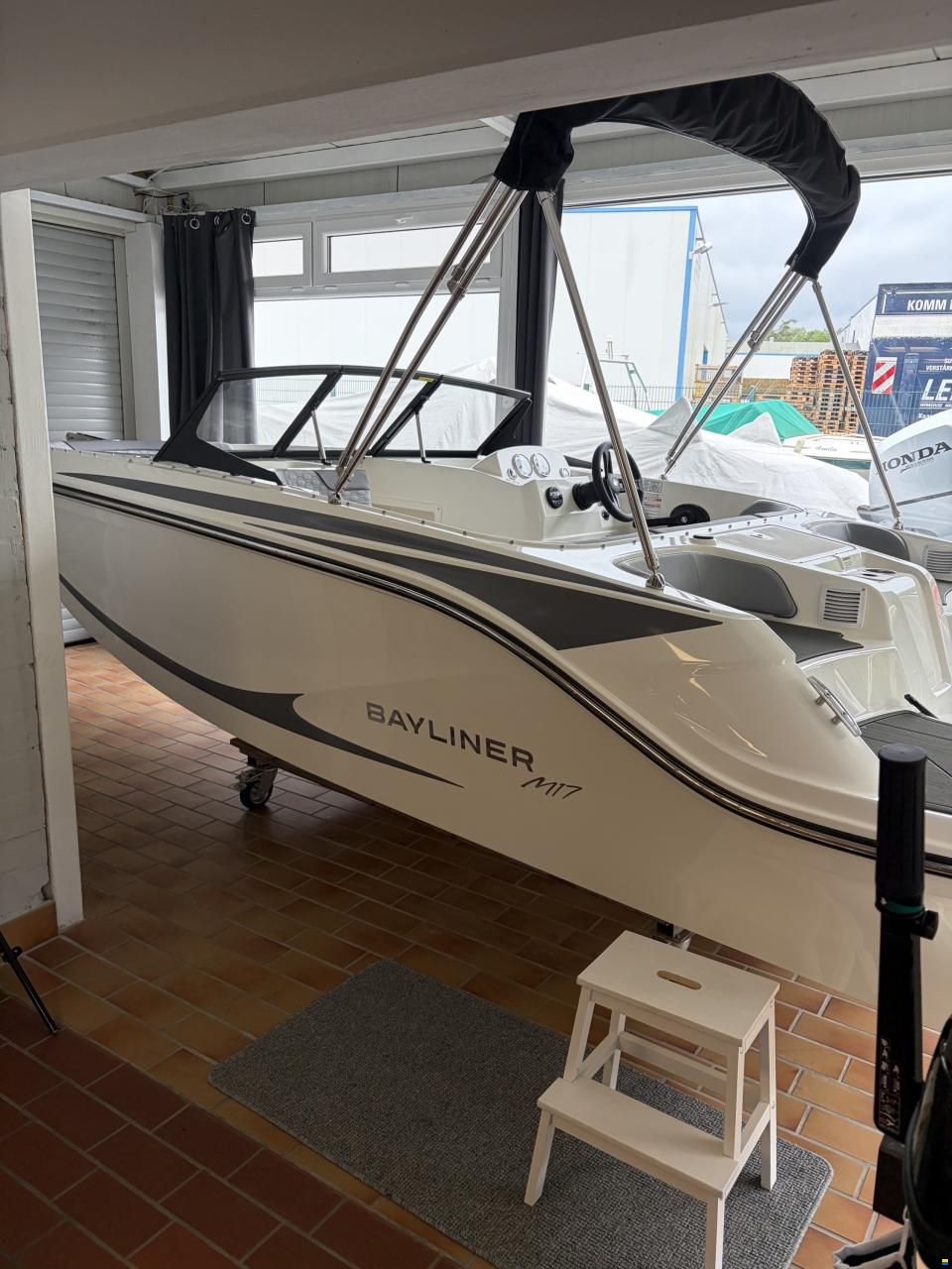 Bayliner M 17 Element