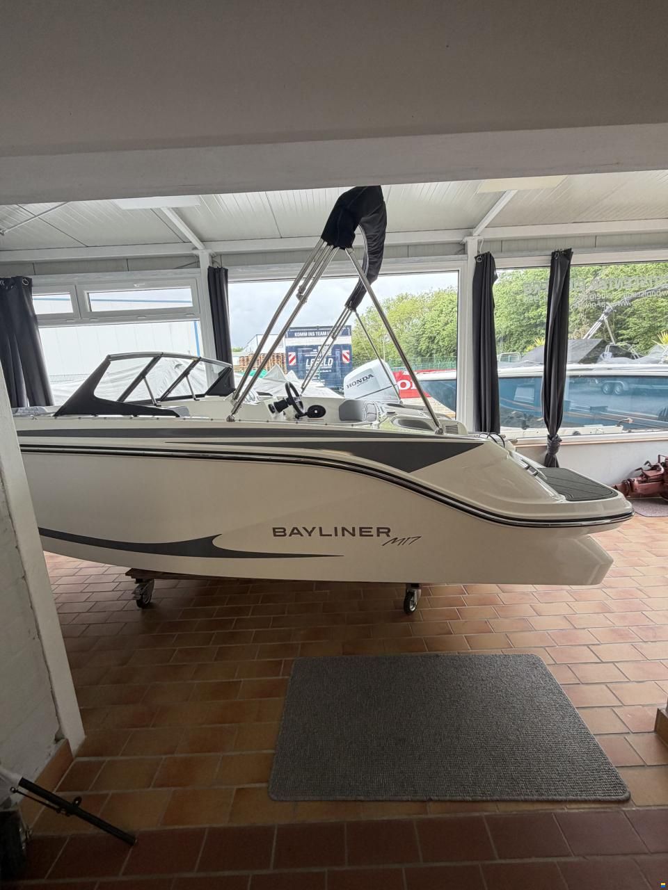 Bayliner M 17 Element