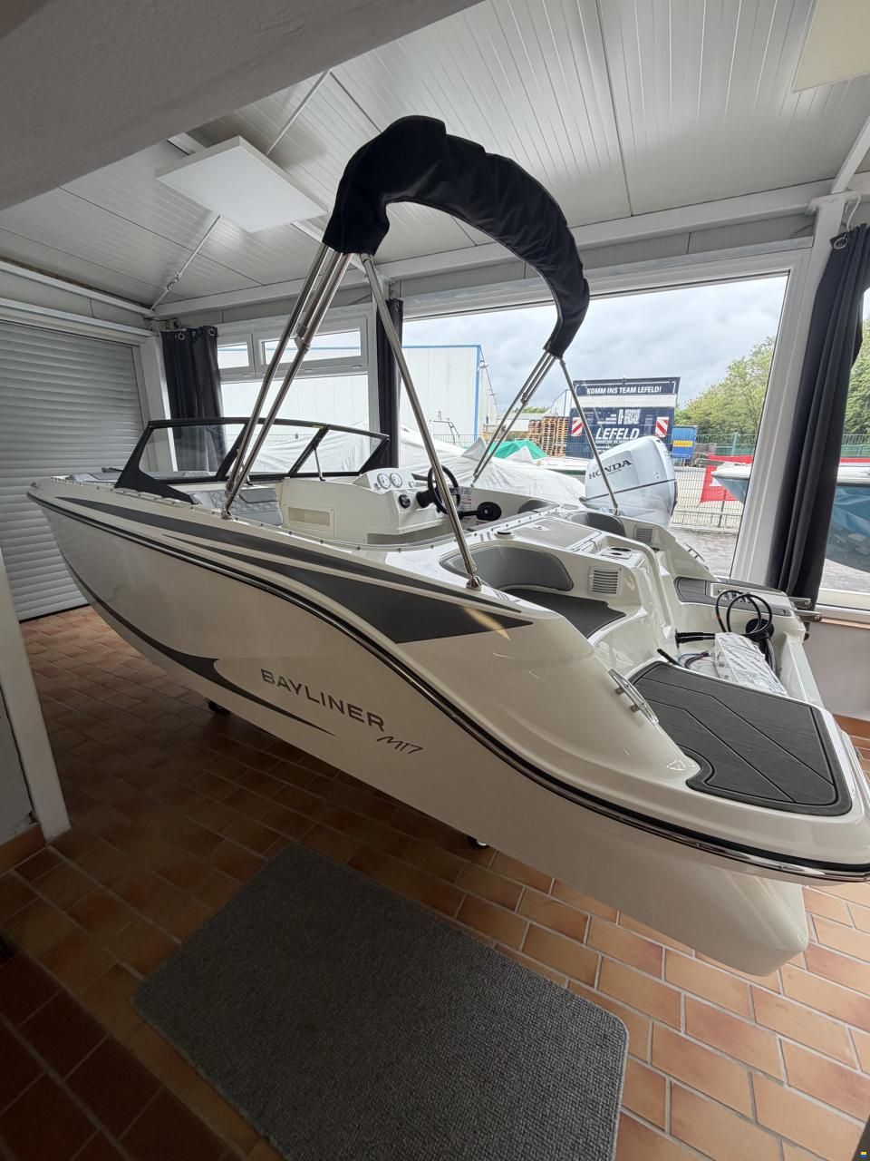 Bayliner M 17 Element