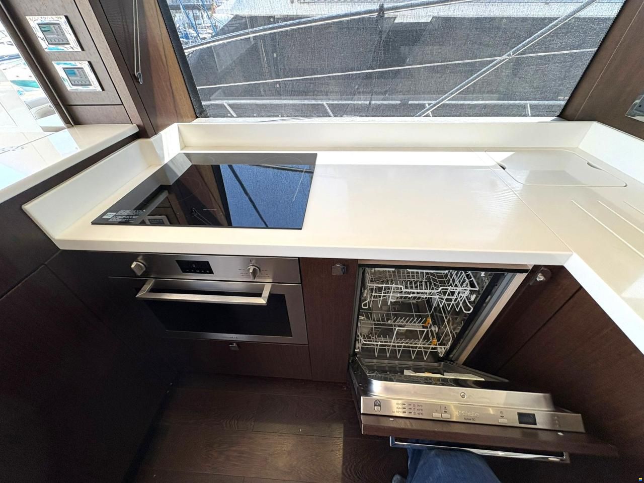 Sunseeker Manhattan 52