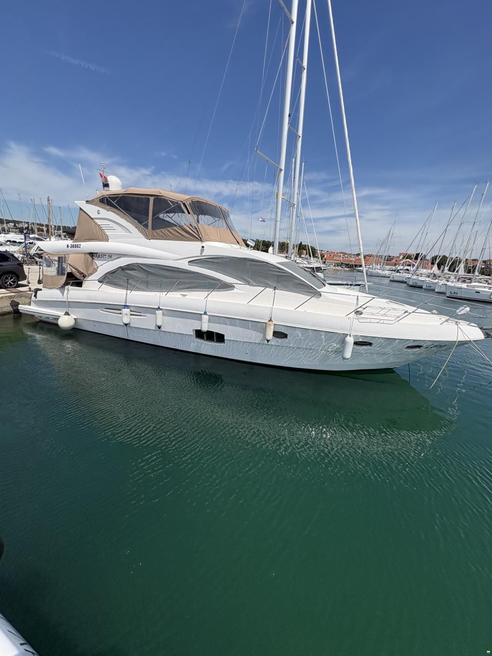 Majesty Yachts Majesty 56 Fly