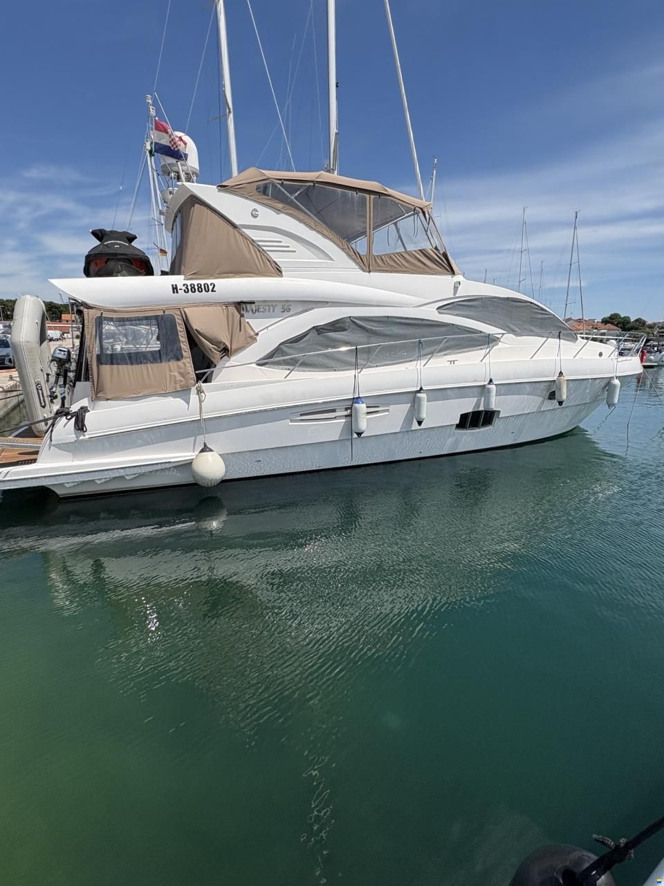 Majesty Yachts Majesty 56 Fly