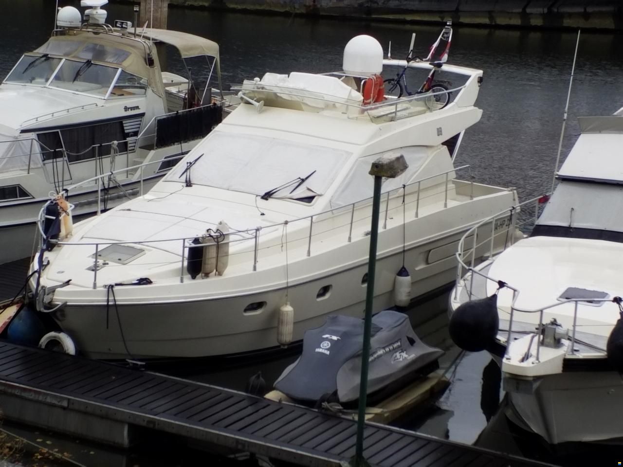 Fairline Targa 34 und Ferretti 43 Fly