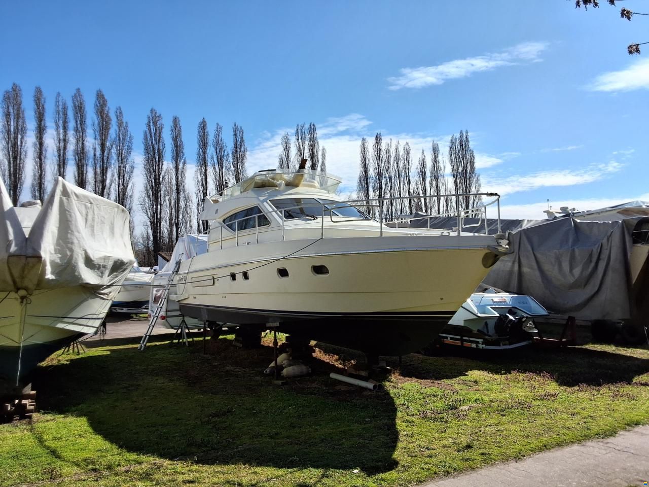 Fairline Targa 34 und Ferretti 43 Fly
