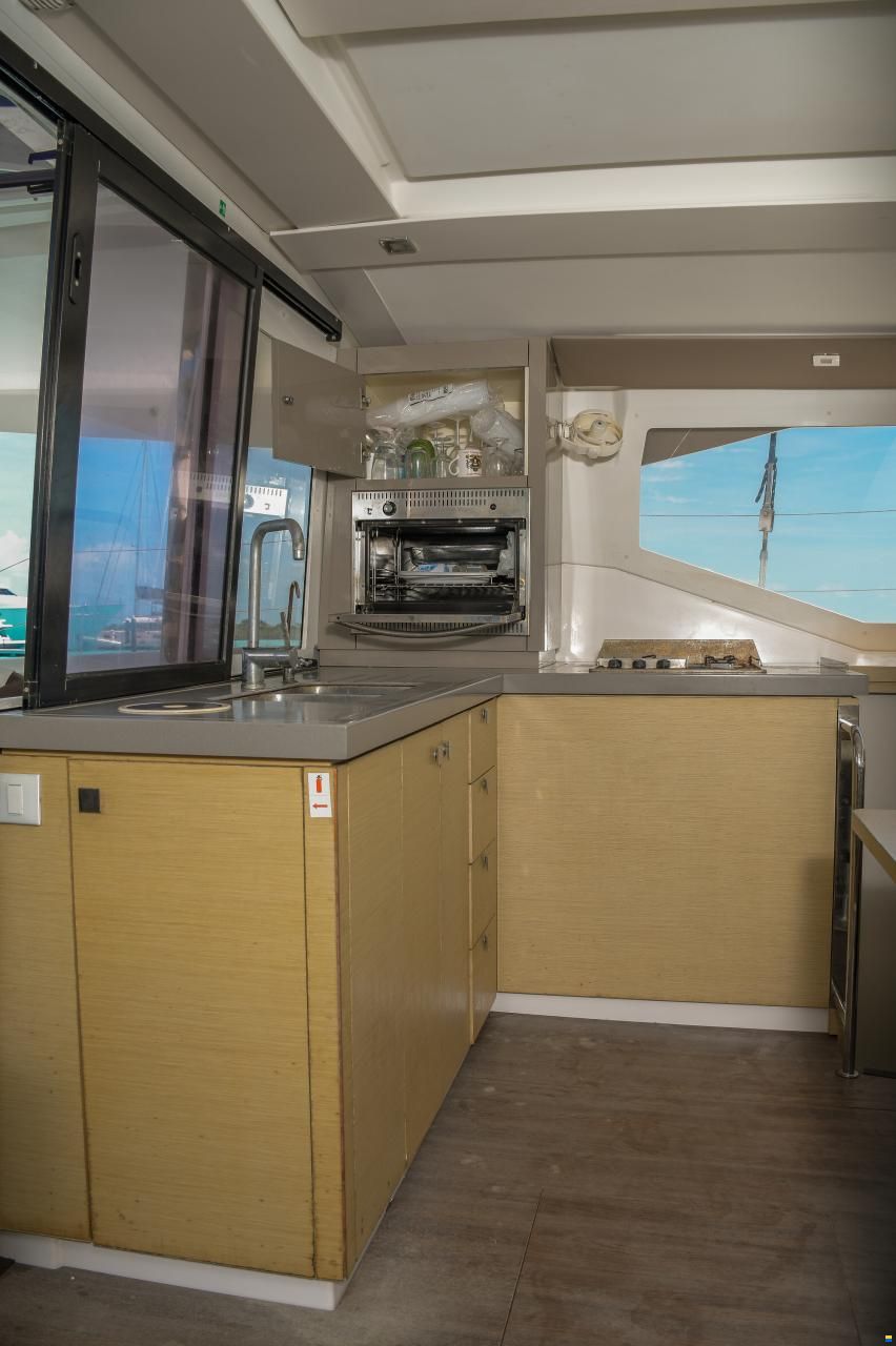 Fountaine Pajot Lucia 40