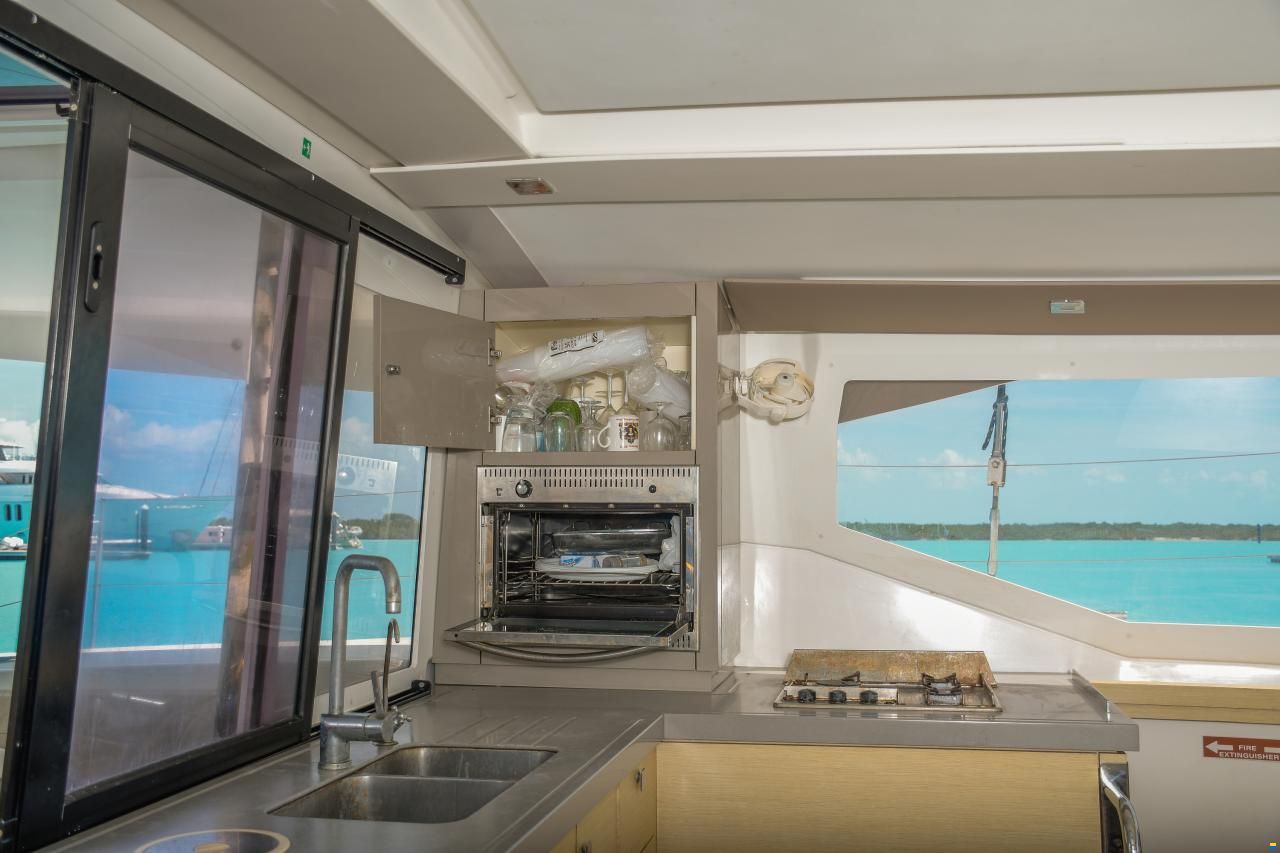 Fountaine Pajot Lucia 40