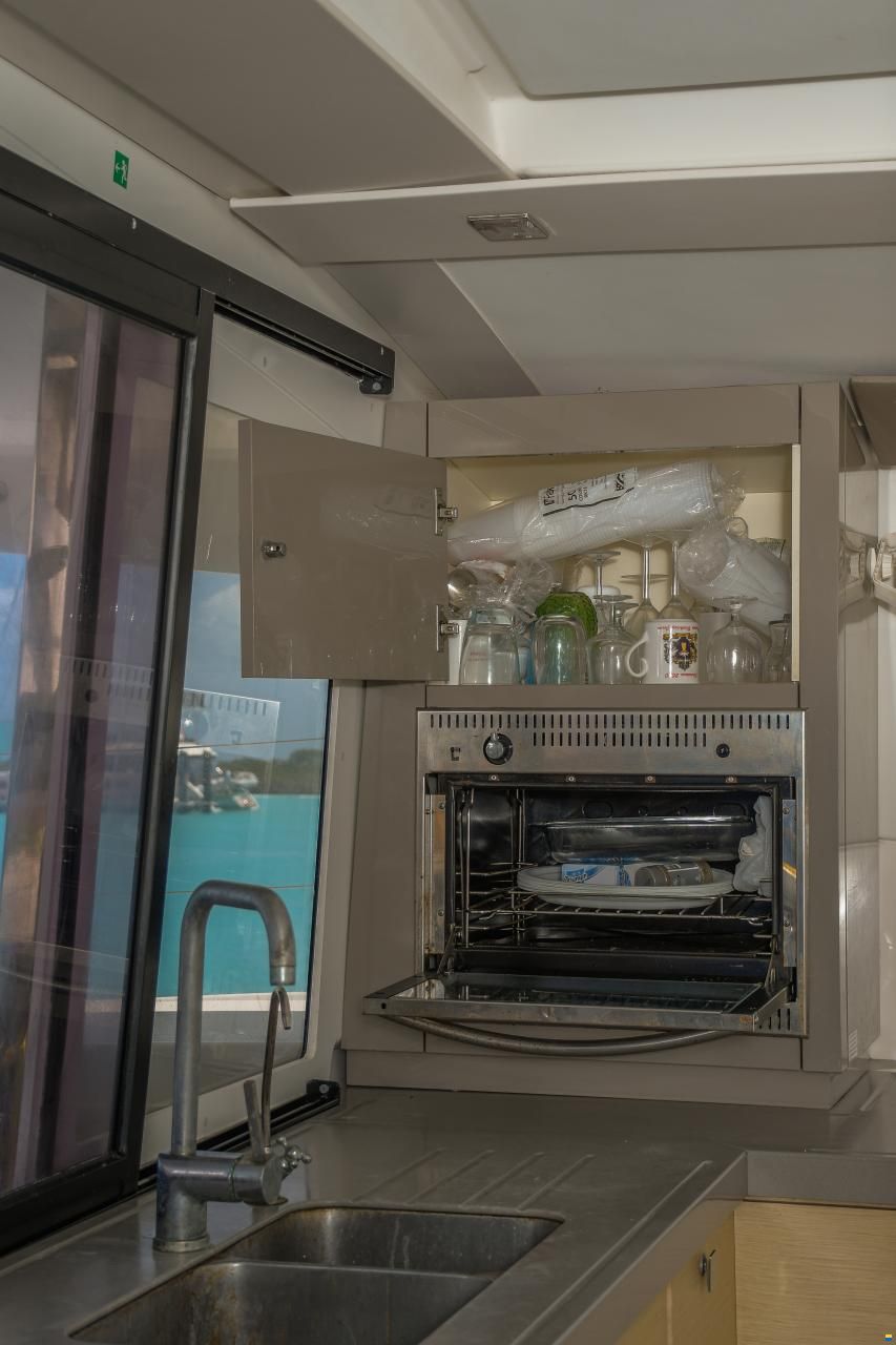 Fountaine Pajot Lucia 40