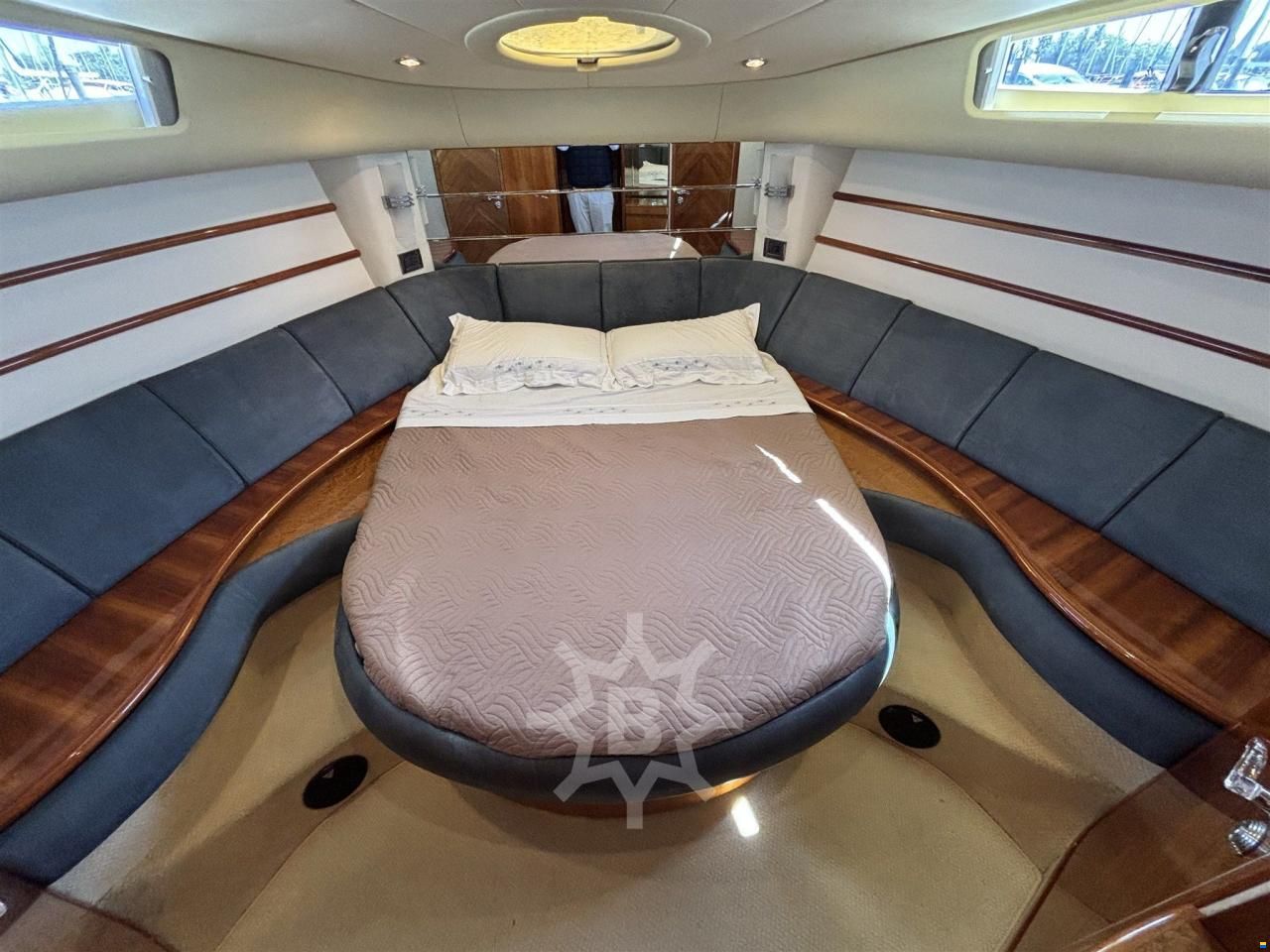 Azimut 46