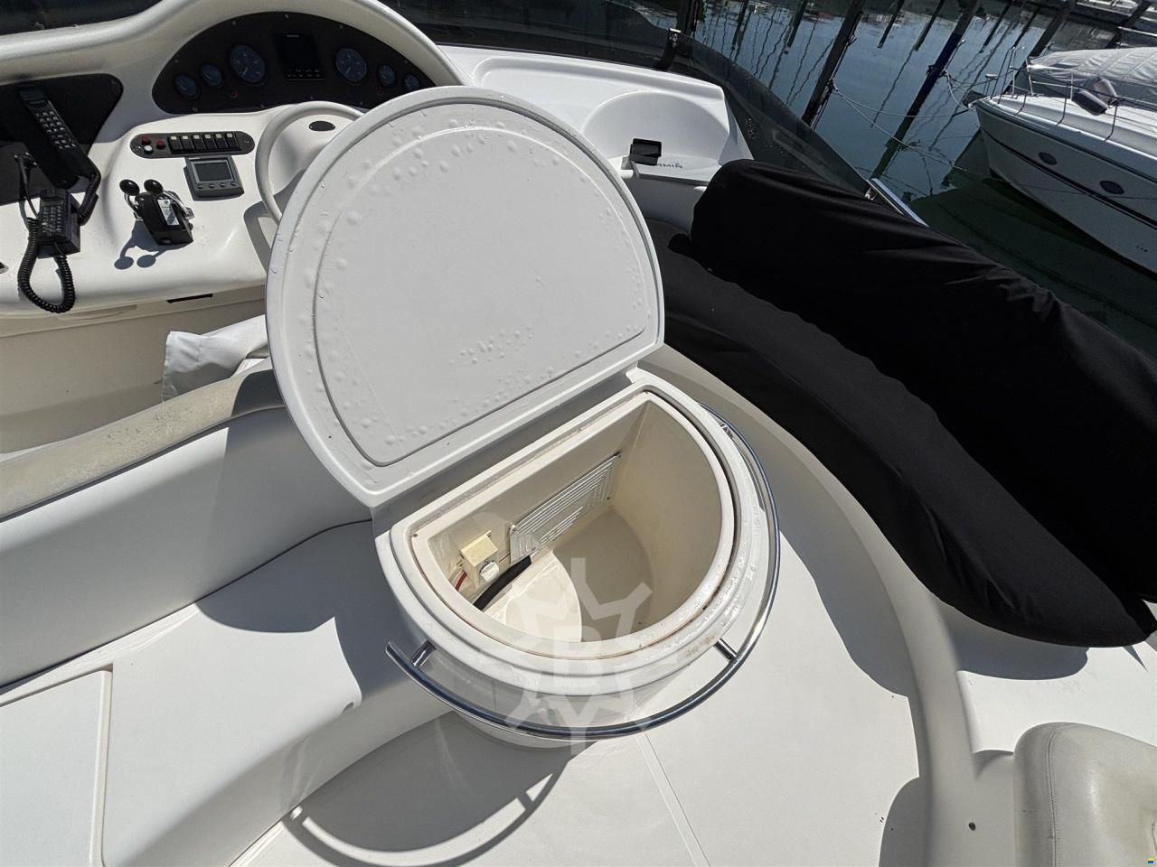 Azimut 46